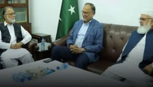 حکومت اور جماعت اسلامی کے درمیان مذاکرات شروع، حکومتی وفد میں احسن اقبال اور رانا ثنا اللہ شامل