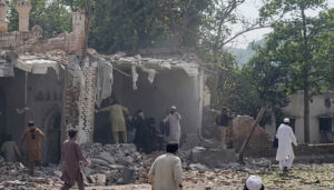 کوہاٹ پولیس لائنز پر نمازِ جمعہ کے بعد دہشت گرد حملہ، 16 افراد جاں بحق، 50 سے زائد زخمی